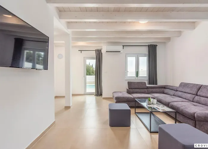 Oliva Villa *
