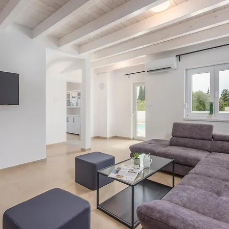 Oliva Villa